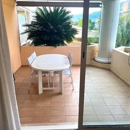 דירה Lovely Flat With Terrace, Swimming Pool And Garage