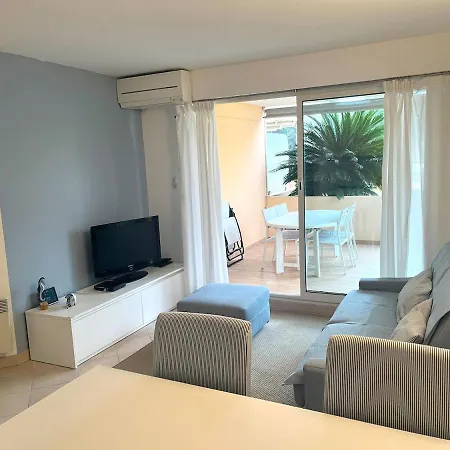 Lovely Flat With Terrace, Swimming Pool And Garage *